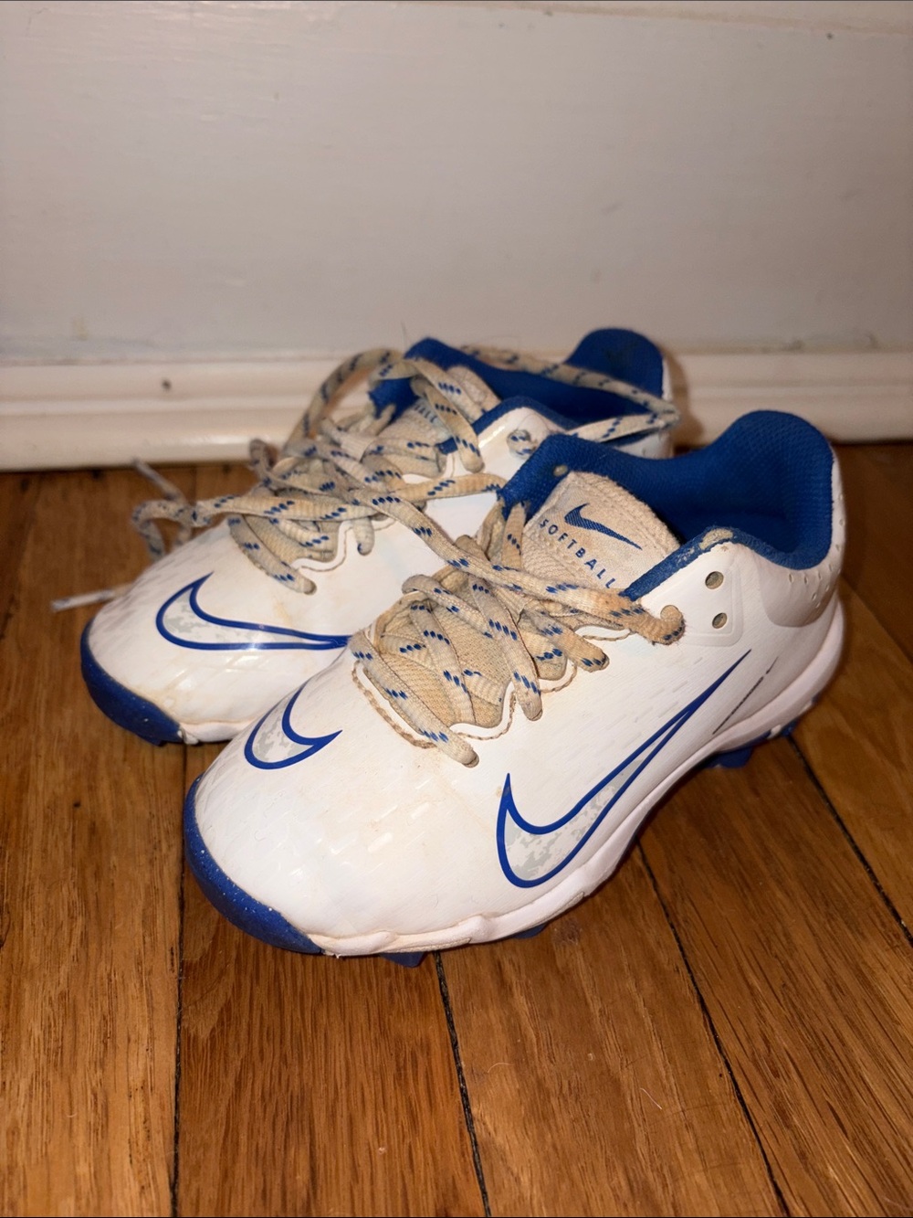 Nike Kids White and Blue Softball cleats